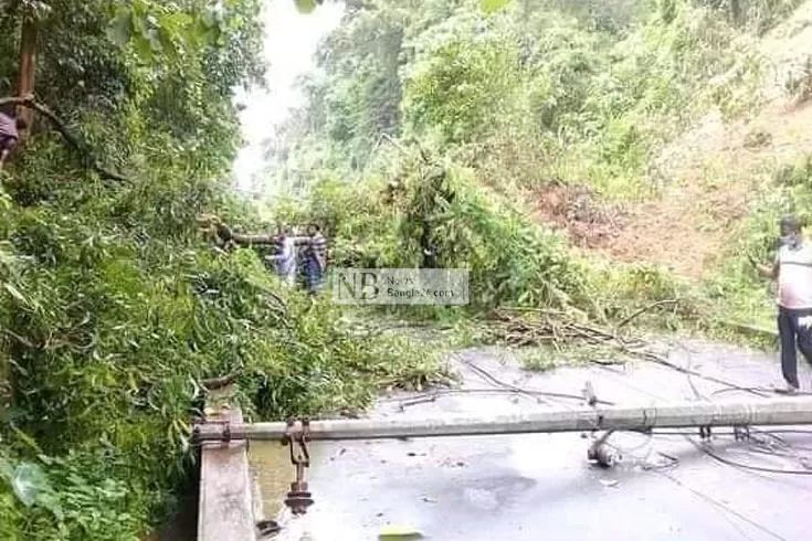 ভারী-বর্ষণে-চট্টগ্রাম-বিশ্ববিদ্যালয়ে-কাটা-পাহাড়ে-ধস