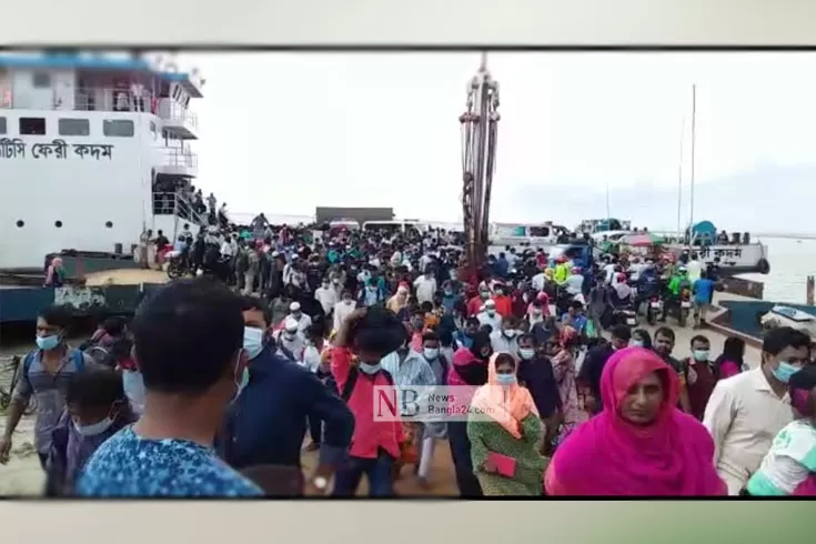 ঢাকামুখী-যাত্রীর-চাপ-ফেরিতে