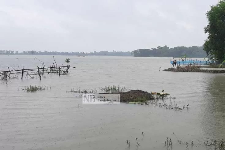 ঘের-ভেসে-মৎস্য-খাত-তছনছ-ক্ষতি-৪-কোটি-টাকার-বেশি