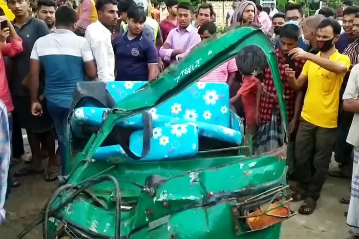 পরিচয়-মিলেছে-শাটডাউনে-গাড়িতে-পিষ্ট-৪-জনের