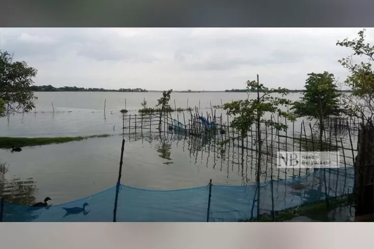 বৃষ্টিতে-সাতক্ষীরায়-ভাসল-১৯-হাজারের-বেশি-ঘের