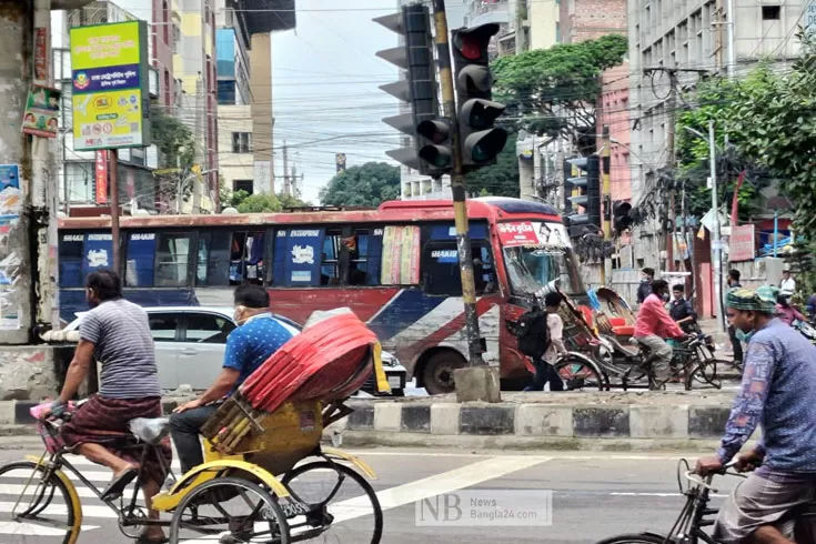 রাস্তায়-বাস-নামলেও-যাত্রী-কম-ঢাকায়