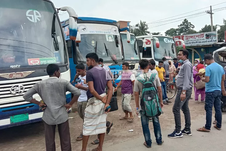 রংপুরে যাত্রীদের ভিড়, অনিশ্চিত যাত্রা