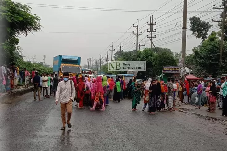 পরিবহনে বেশি ভাড়া, সড়কে শ্রমিকরা 