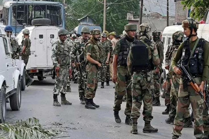 কাশ্মীরে পাথর ছুড়লে মিলবে না পাসপোর্ট, সরকারি চাকরি