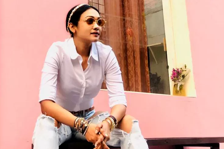 বদলেছে কাজ, বদলেছে আজরার পরিচয়