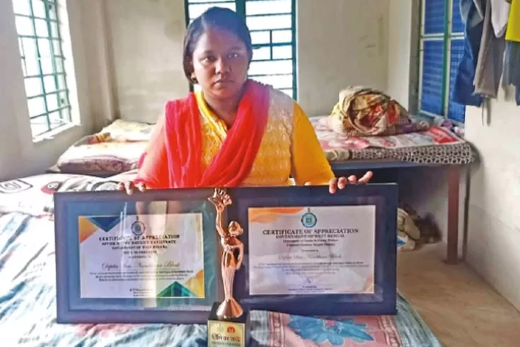 বাল্যবিবাহের বিরুদ্ধে স্কুলছাত্রী দীপিকার লড়াই