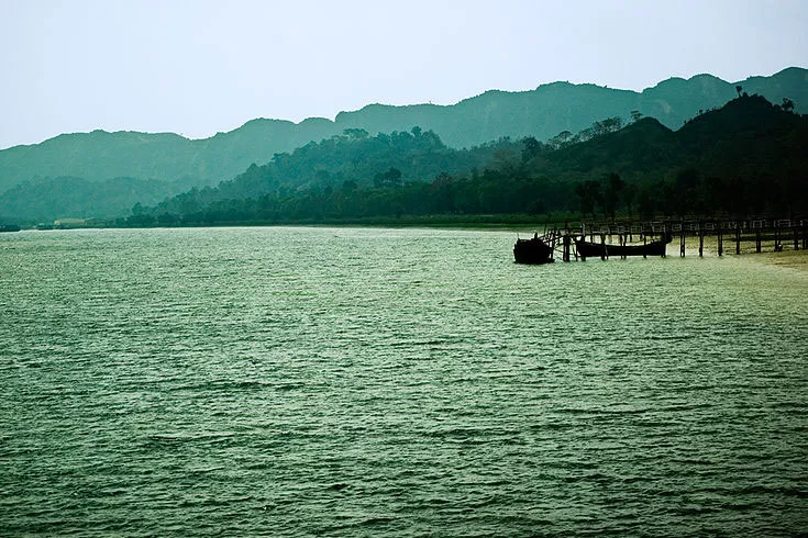 মিয়ানমার বিজিপির গুলিতে পণ্যসহ ডুবল ট্রলার