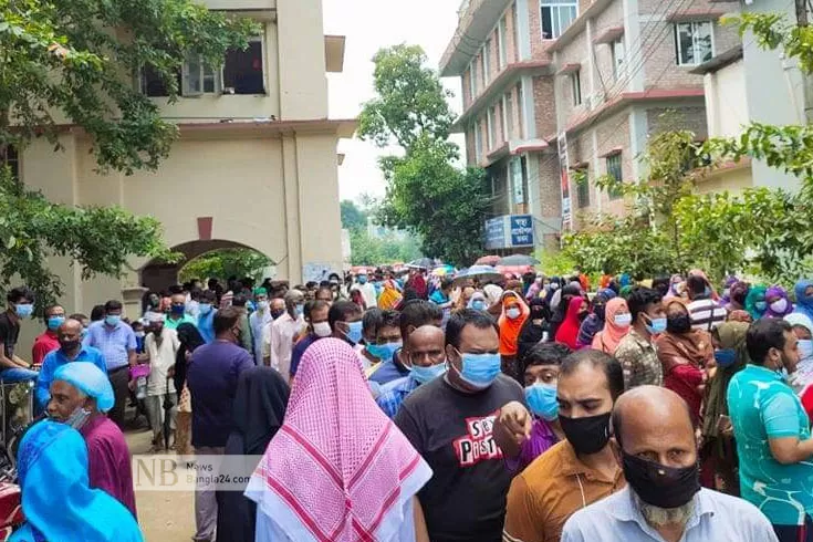টিকা-নিতে-আইছে-আবার-নি-করোনা-হইয়া-যায়