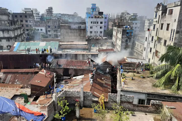 যাত্রাবাড়ীতে-ফার্নিচারের-দোকানের-আগুন-নিয়ন্ত্রণে
