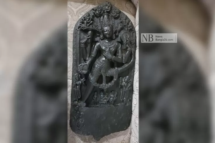 কষ্টিপাথরের বিষ্ণু মূর্তিসহ গ্রেপ্তার ৩