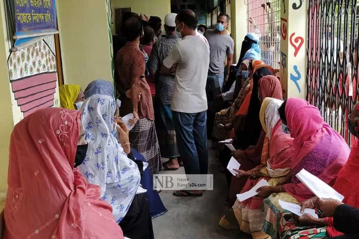 দুই-ঘণ্টা-লাইনে-দাঁড়ালাম-পরে-কয়-যাইতামগি