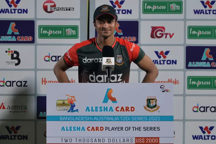 বল হাতেই জবাব সাকিবের