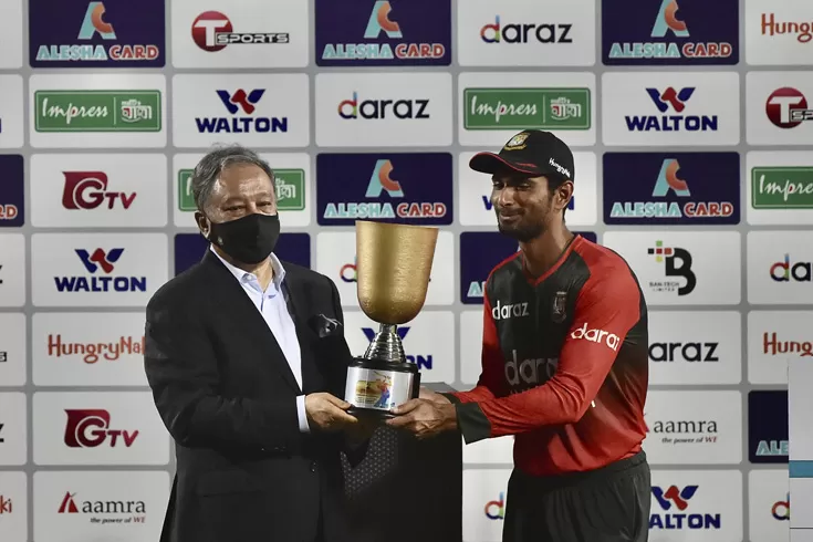 বোলারদের প্রশংসায় ভাসাচ্ছেন রিয়াদ