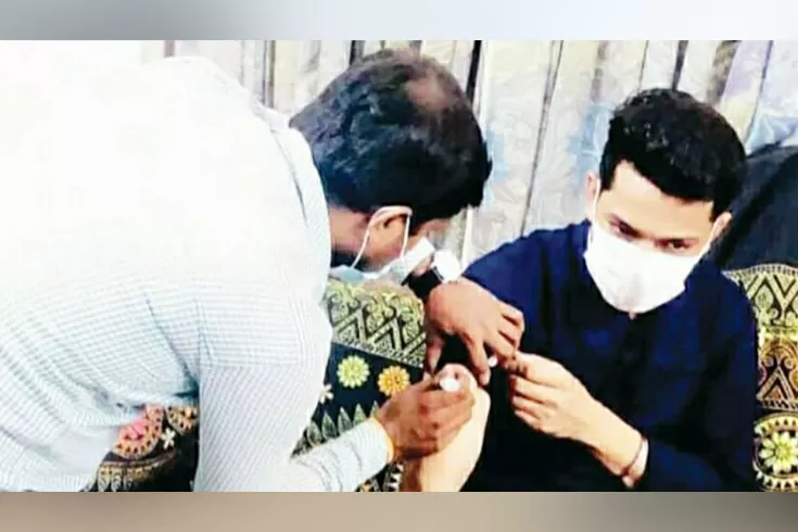 দুই-হাজার-টাকায়-বাসায়-টিকা-নেন-দুই-বন্ধু