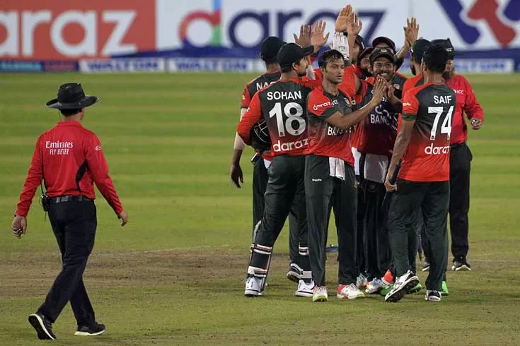 ইতিহাসের পাতায় সাকিব