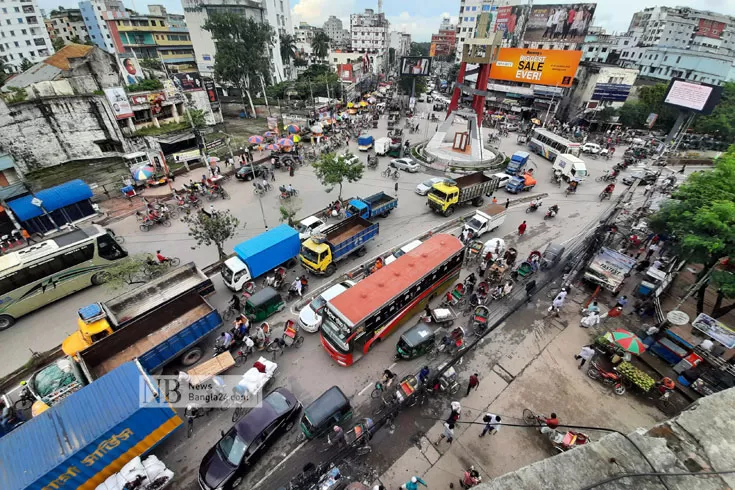 অর্ধেক বাস: ‘আমলাতান্ত্রিক হঠকারিতা’ বললেন মালিকরা 
