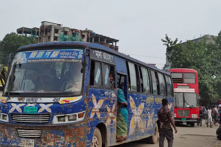 বিধিনিষেধ শেষে চলছে গাড়ি, খুলল দোকানপাট