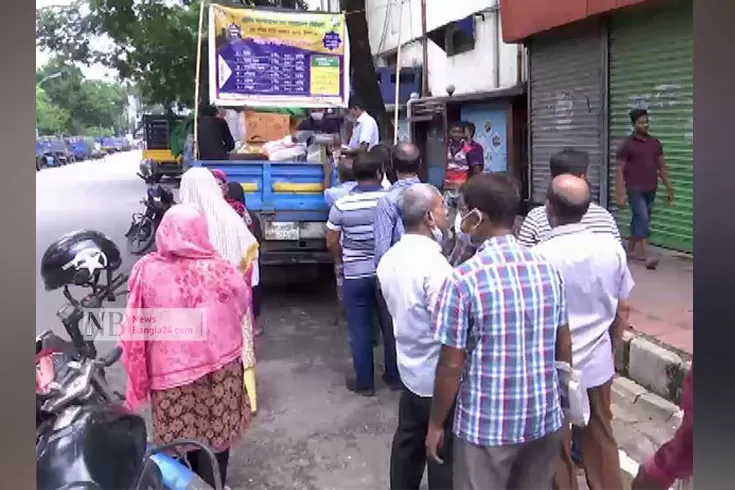 চট্টগ্রামে-২৫টি-ট্রাকে-পণ্য-বিক্রি-টিসিবির