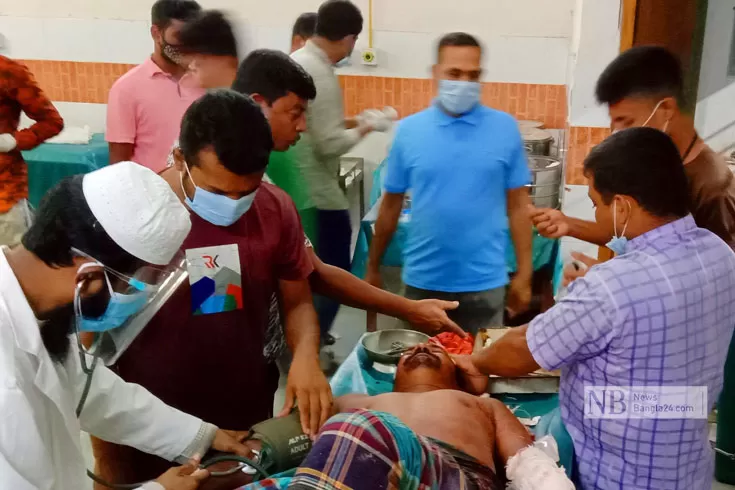 প্রতিবেশীর-অস্ত্রের-কোপে-ছেলে-নিহত-বাবা-আহত