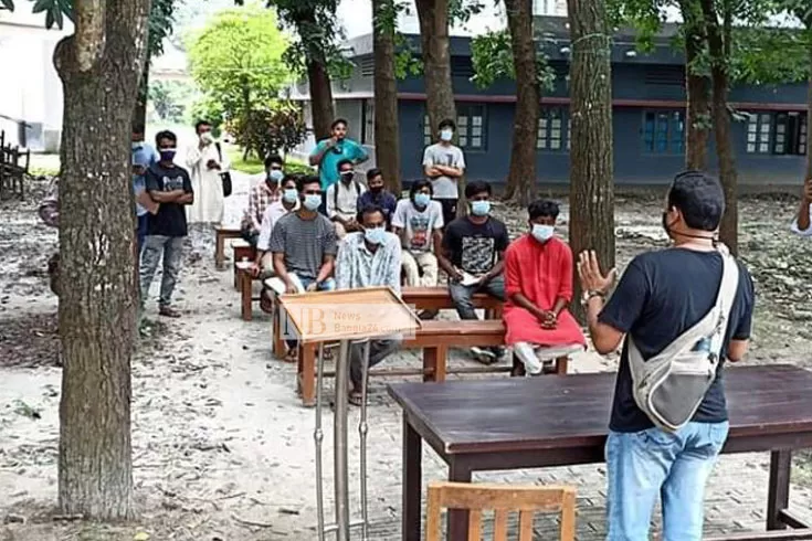 রাজশাহী বিশ্ববিদ্যালয়ে গাছতলায় ক্লাস