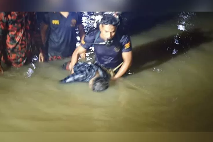 নৌকায়-ট্রলারের-ধাক্কা-আনন্দভ্রমণে-গিয়ে-লাশ-যুবক