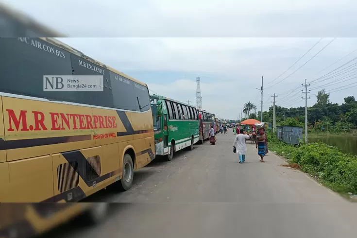 পাটুরিয়ায়-দীর্ঘ-অপেক্ষা-ফেরি-পারাপারে