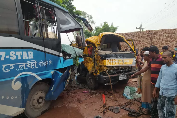 দুর্ঘটনার দেড় ঘণ্টা পর ঢাকা-আরিচা মহাসড়ক স্বাভাবিক