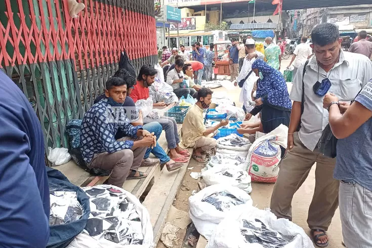 ৫ টাকার মাস্ক যেখানে ৭০ পয়সায়