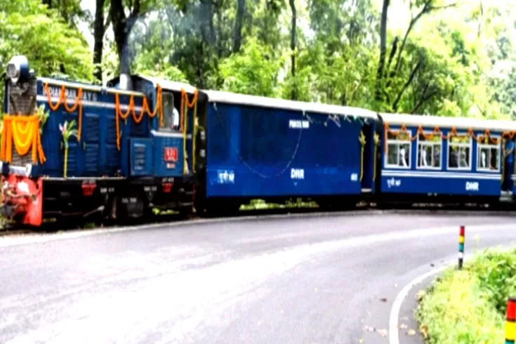 ভারতে টয় ট্রেনের ‘মালিকানা বদল’ বিতর্ক তুঙ্গে