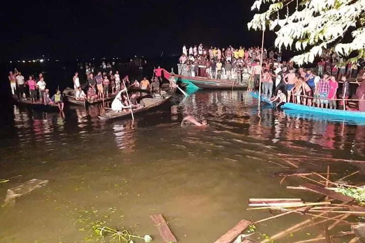 ট্রলারের-ধাক্কায়-ডুবল-যাত্রীবোঝাই-নৌকা-মৃত্যু-বেড়ে-২১