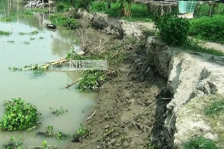 ভাঙন থামছে না আড়িয়াল খাঁর