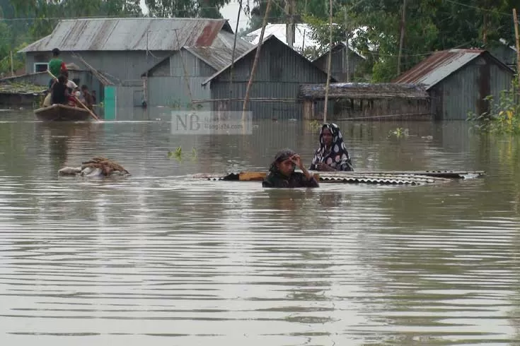 যমুনাপারে পানিবন্দি লক্ষাধিক মানুষ 