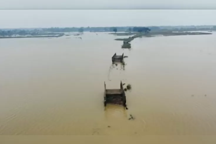 কার প্রয়োজনে চারটি সেতু!