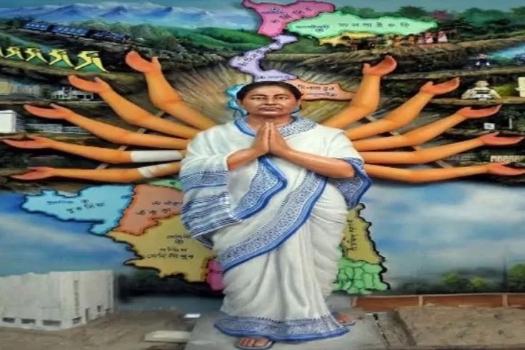 দুর্গা রূপে আসছেন মমতা