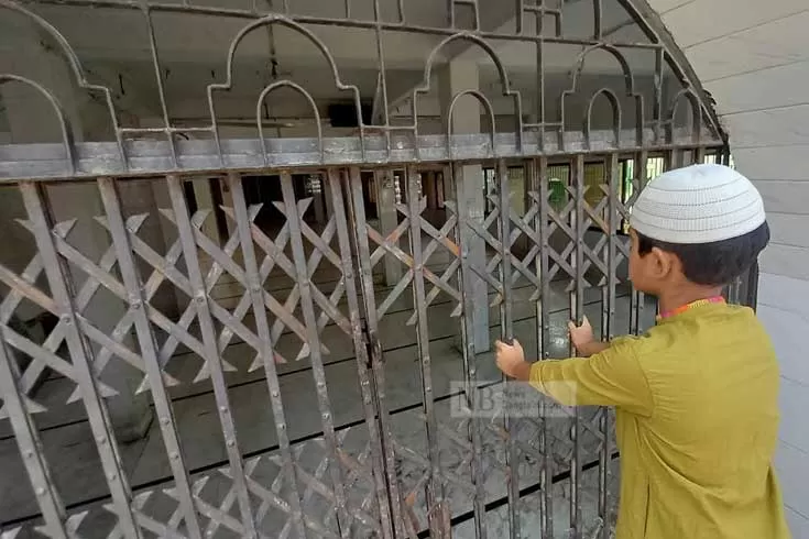 ছেলেডা-এখনও-মসজিদের-সামনে-গিয়া-বাবারে-খোঁজে