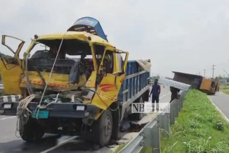 ট্রাকের ধাক্কায় ট্রাকচালক, হেলপার নিহত