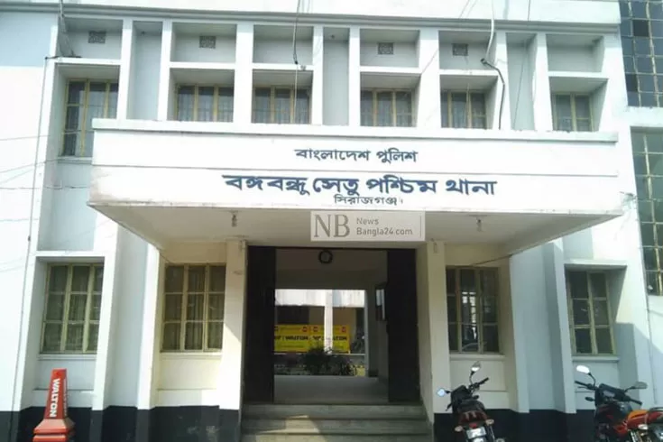 ট্রাক উল্টে পথচারী নিহত