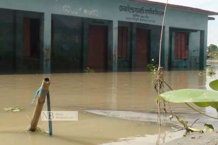 বন্যায় স্কুল খোলা অনিশ্চিত জামালপুরে 