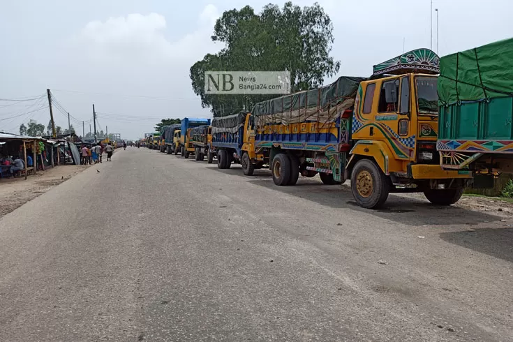 বাংলাবান্ধায় দিনের পর দিন আটকা ৪ শতাধিক ট্রাক