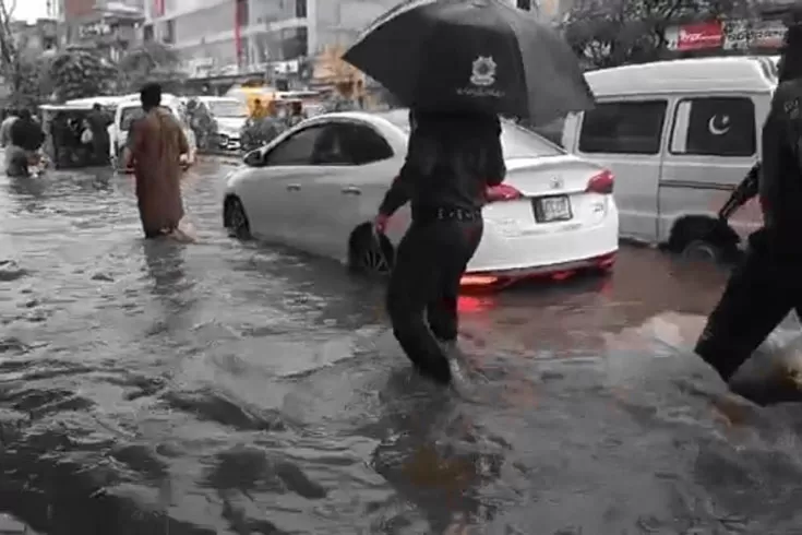 লাহোরে ভারী বর্ষণে ছাদ ধসে তিন শিশুর মৃত্যু
