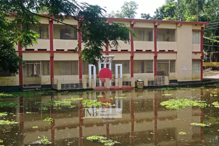 সিরাজগঞ্জে-শিক্ষার্থীদের-পথে-বাধা-বন্যা