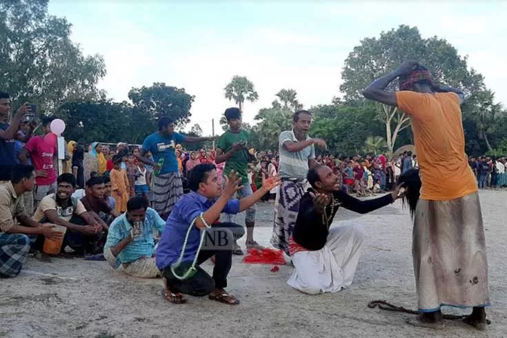 মন্ত্রের-শক্তিতে-মনভোলানোর-পাতা-খেলা