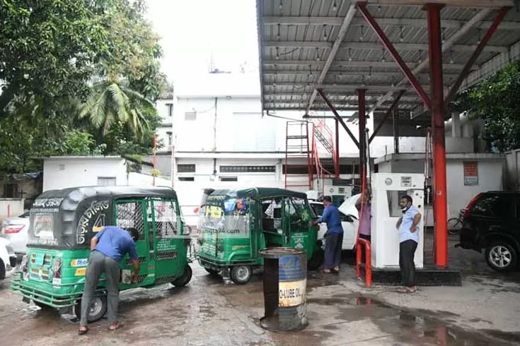 কালই বন্ধ হচ্ছে না সিএনজি ফিলিং স্টেশন