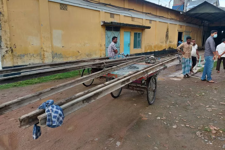 রেলবিট বিক্রির অভিযোগে ব্যবসায়ী আটক