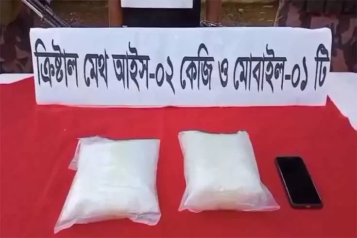 বাড়ির-ফলস-সিলিংয়ে-২-কেজি-আইস