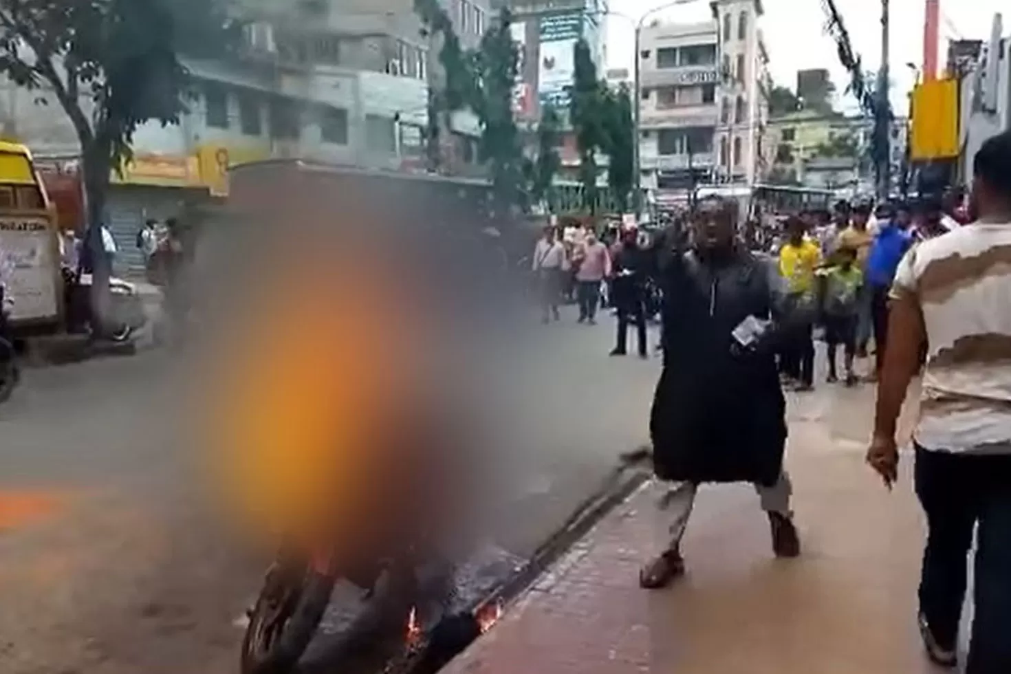 দুই প্রত্যক্ষদর্শীর বর্ণনায় সেই বাইকে আগুন