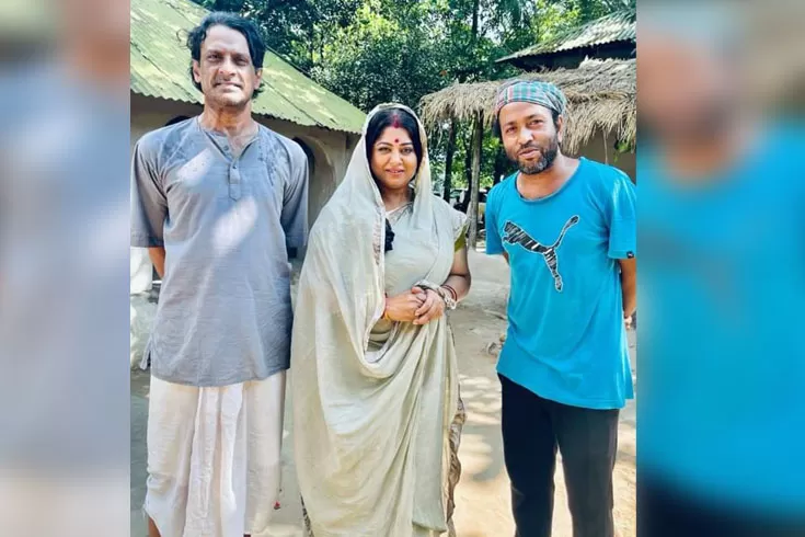 সিঁদুরে মৌসুমী, ধুতিতে রুবেল