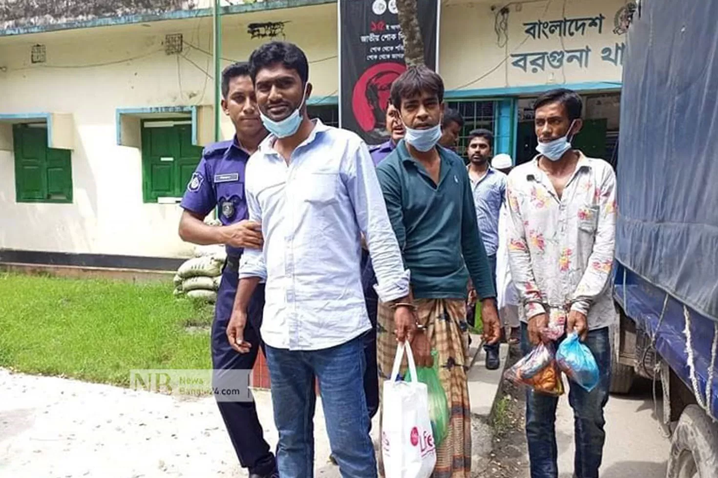 ভুয়া চিকিৎসকদের বিরুদ্ধে ব্যবস্থা নিতে স্বাস্থ্যসচিবকে আইনি নোটিশ