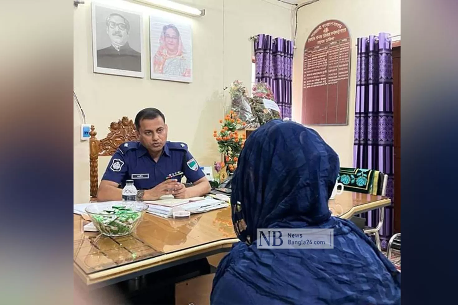 বাল্যবিয়ে ঠেকাতে থানায় হাজির স্কুলছাত্রী